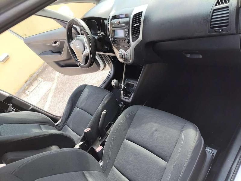 Usata Hyundai ix20 Comfort 90 CV (66 kW) 2011 Argento Utilitaria