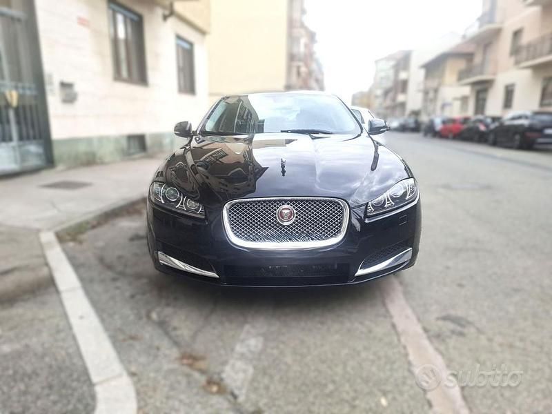 Usata Jaguar XF Luxury 200 CV (147 kW) 2015 Nero Berlina