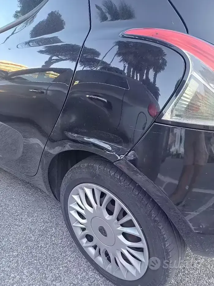 Usata Lancia Ypsilon 69 CV (50 kW) 2017 Nero Utilitaria
