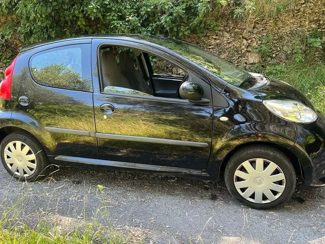 Usata Peugeot 107 68 CV (50 kW) 2008 Nero Utilitaria