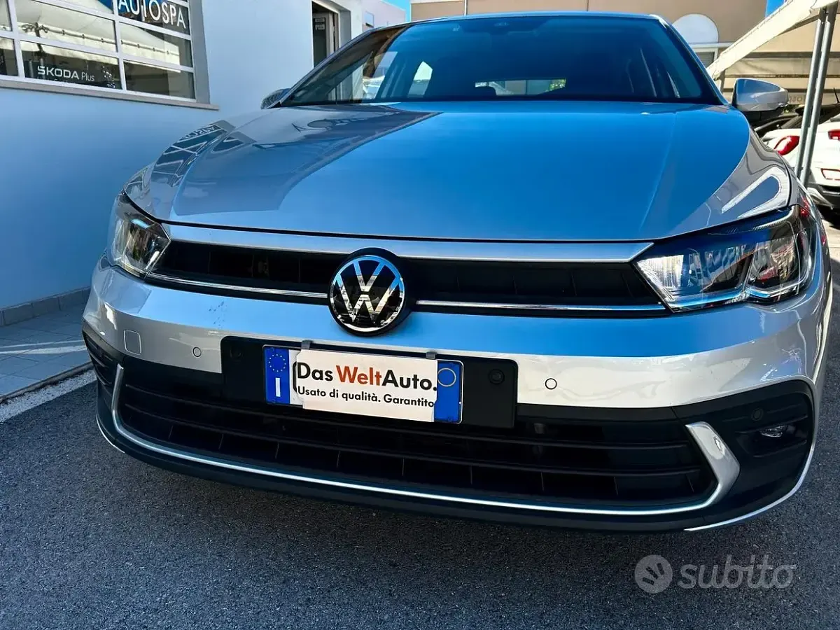 Usata VW Polo Life 90 CV (66 kW) 2023 Grigio Utilitaria