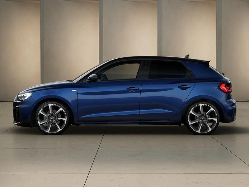 Nuova Audi A1 Sportback Design 116 CV (85 kW) 2025 Blu navarra metallizzato nero mito metal Utilitaria