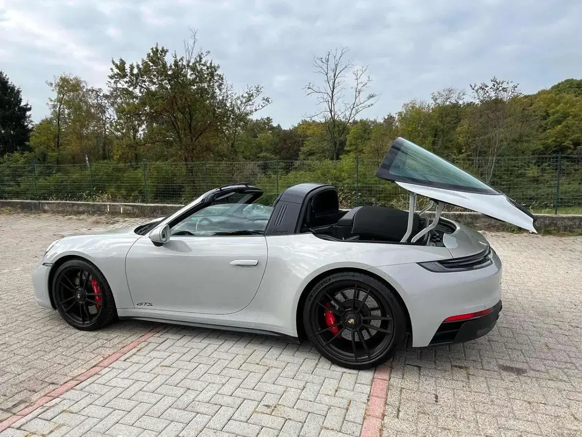 Usata Porsche 992 480 CV (353 kW) 2022 Beige Cabrio