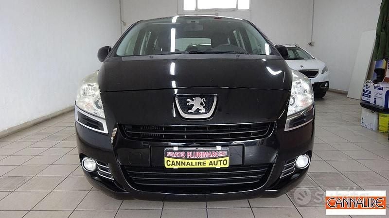 Usata Peugeot 5008 S 112 CV (82 kW) 2011 Nessuno(met.) Monovolume