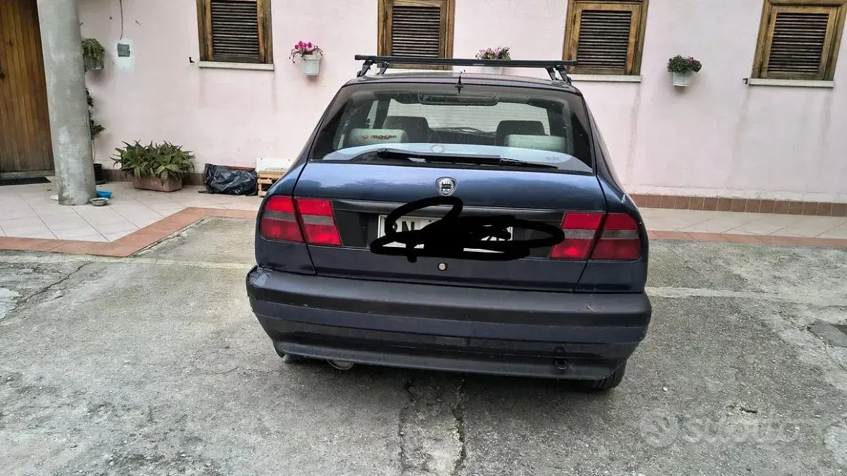 Usata Lancia Delta 105 CV (77 kW) 1996 Blu Utilitaria