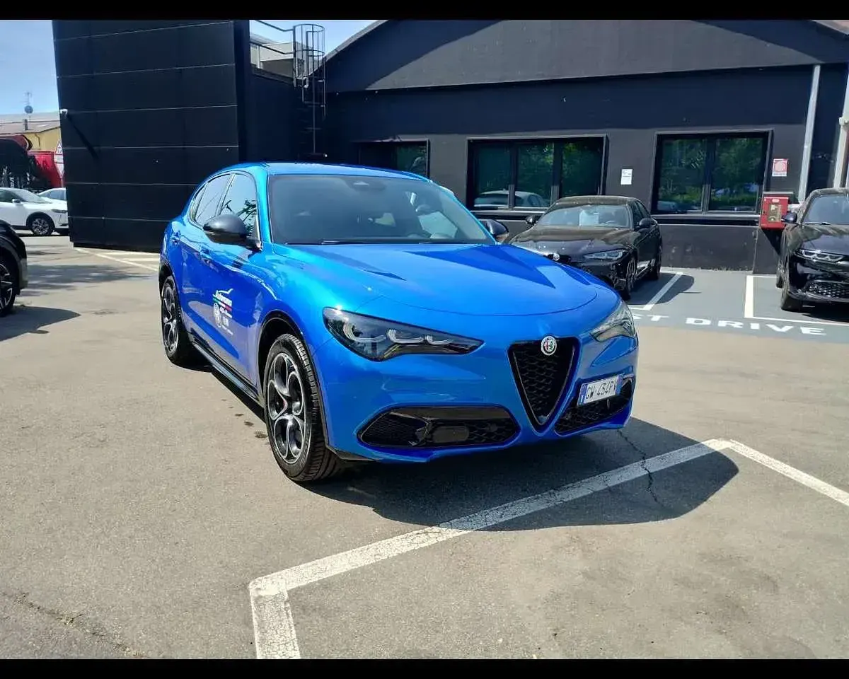 Usata Alfa Romeo Stelvio Veloce 209 CV (153 kW) 2024 Blu misano SUV