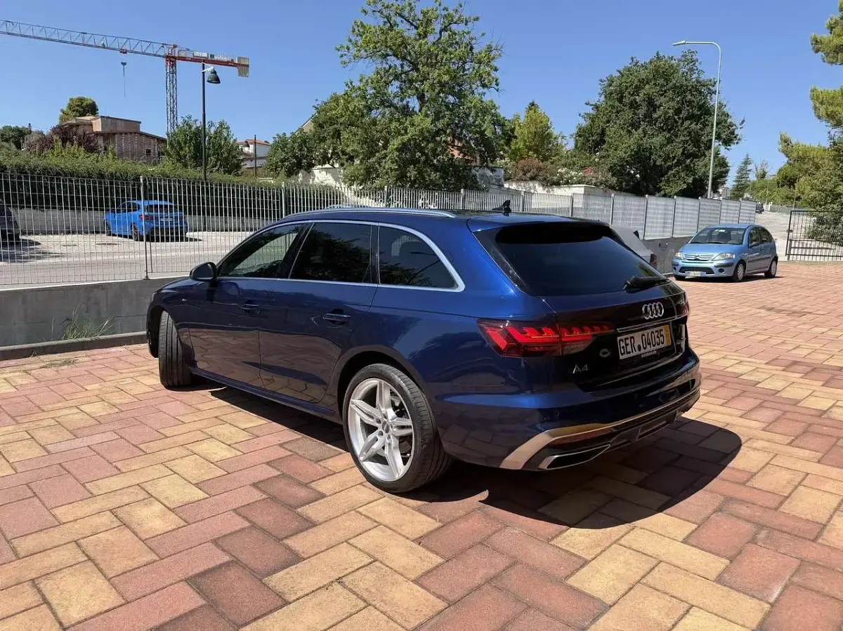 Usata Audi A4 S-Line 170 CV (125 kW) 2023 Blu/azzurro Station wagon