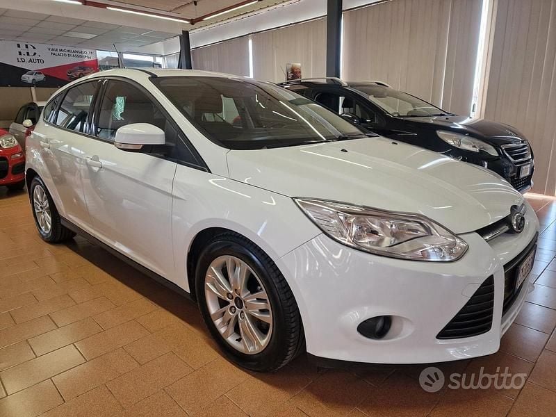 Begagnad Ford Focus 95 HK (69 kW) 2012 Vit Sedan