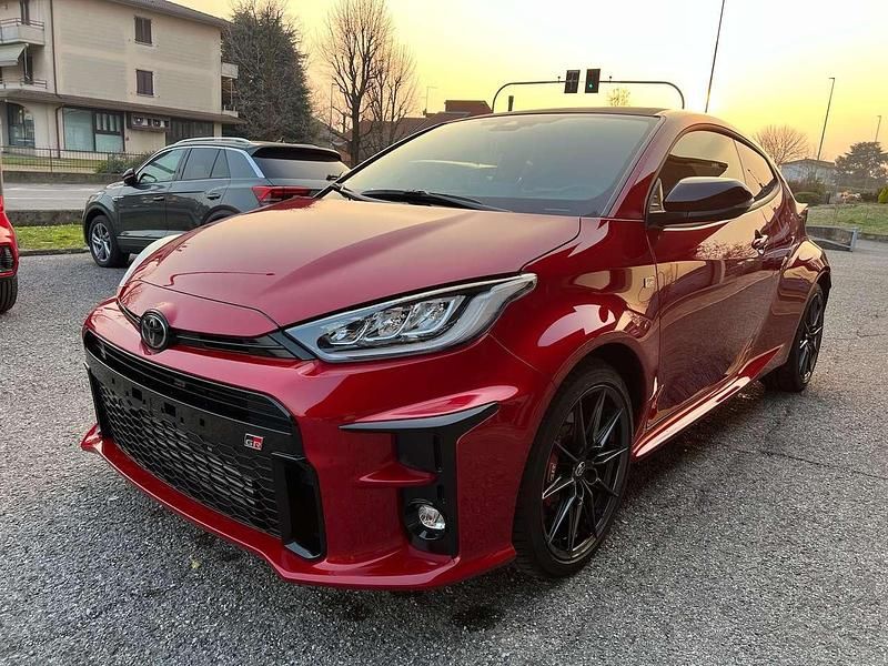 Usata Toyota Yaris 261 CV (191 kW) 2024 Rosso Utilitaria