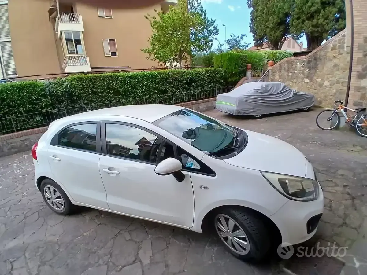 Usata Kia Rio 75 CV (55 kW) 2014 Bianco Utilitaria