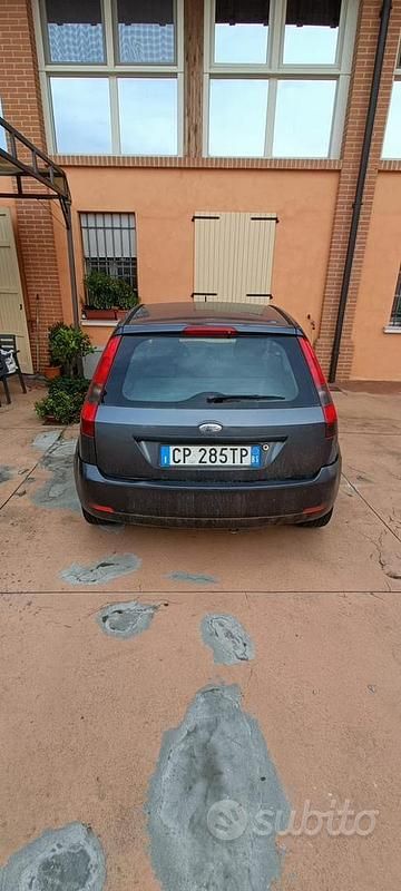 Usata Ford Fiesta 73 CV (53 kW) 2004 Utilitaria