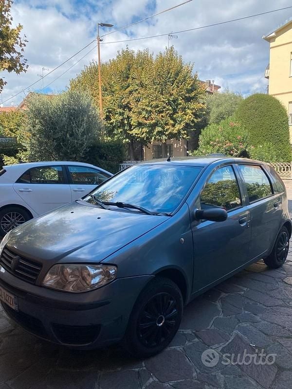 Usata Fiat Punto 60 CV (44 kW) 2004 Grigio Utilitaria