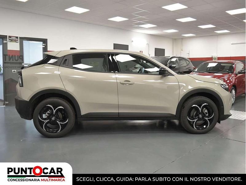 Nuova Alfa Romeo Junior 145 CV (106 kW) 2025 Beige SUV