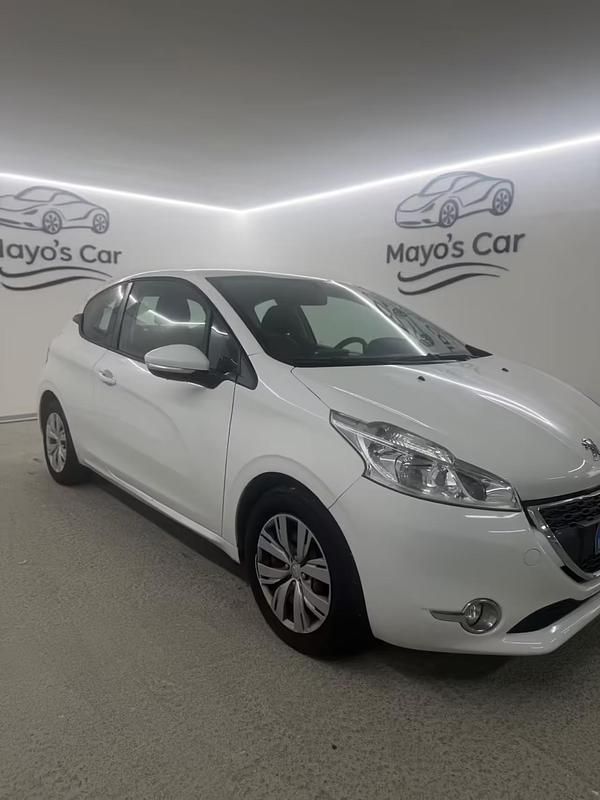 Usata Peugeot 208 91 CV (66 kW) 2015 Bianco Utilitaria