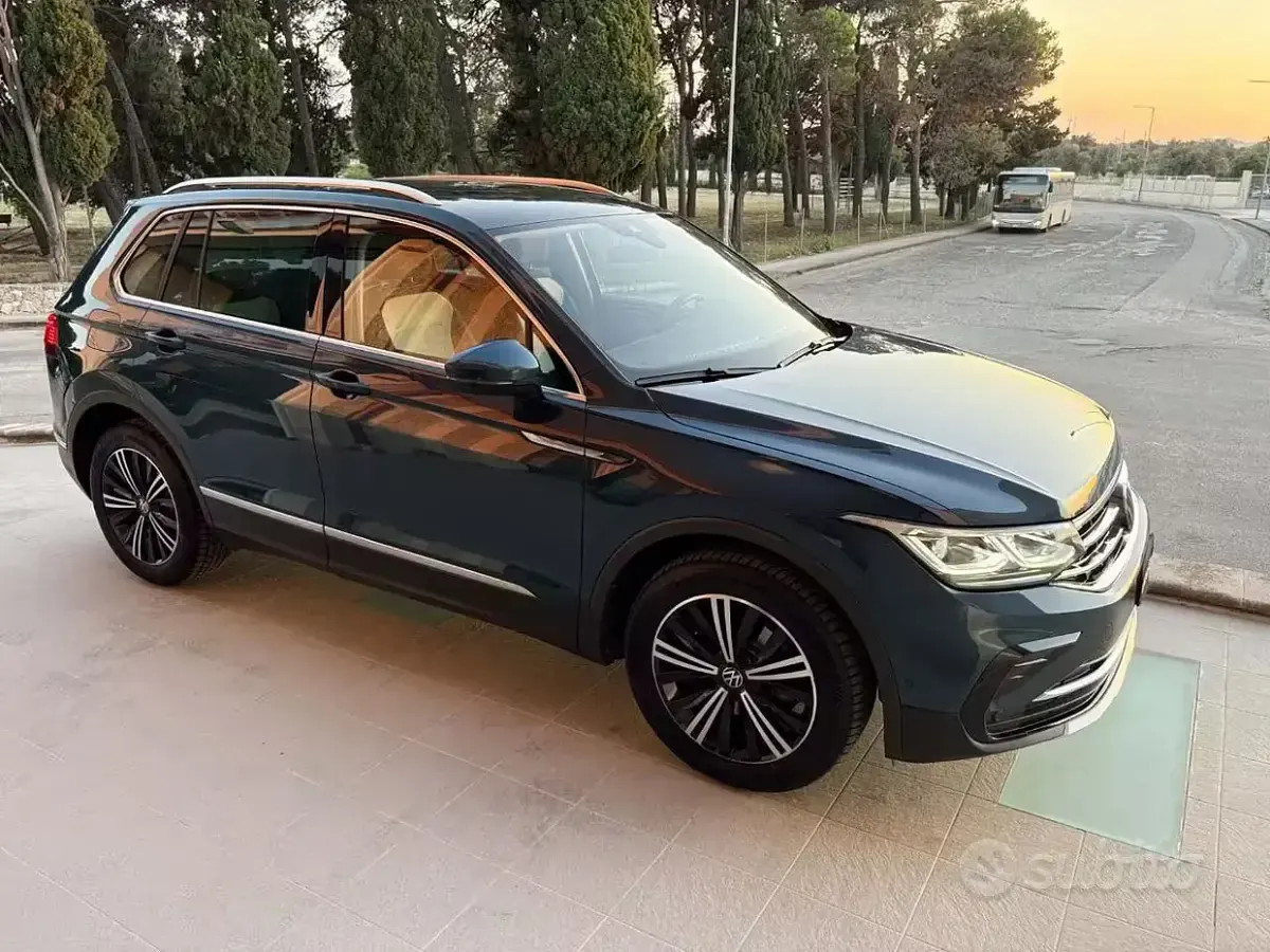 Usata VW Tiguan Elegance 150 CV (110 kW) 2023 Bluazzurro SUV