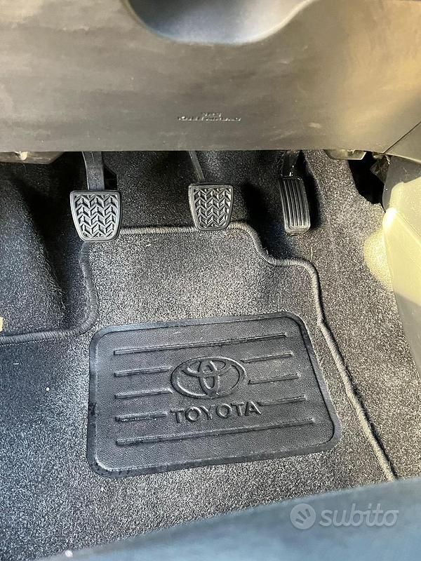 Nero Usata 2008 Toyota Yaris Due volumi | 2900 € - Immagine 1/4