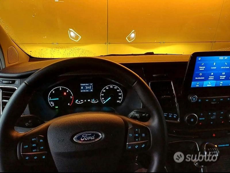 Usata Ford Tourneo Titanium 150 CV (110 kW) 2023 Grigio Monovolume