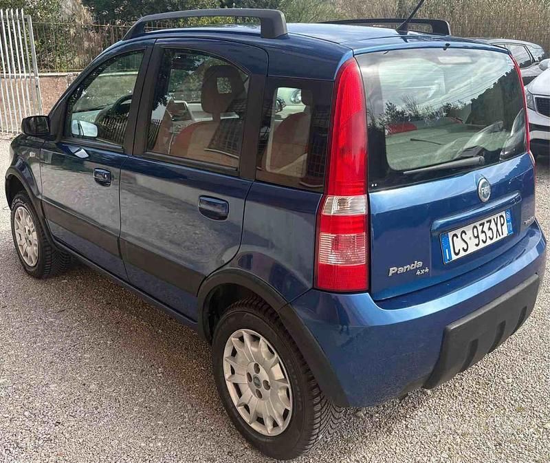 Usata Fiat Panda 4x4 Climbing 60 CV (44 kW) 2005 Blu/azzurro Utilitaria
