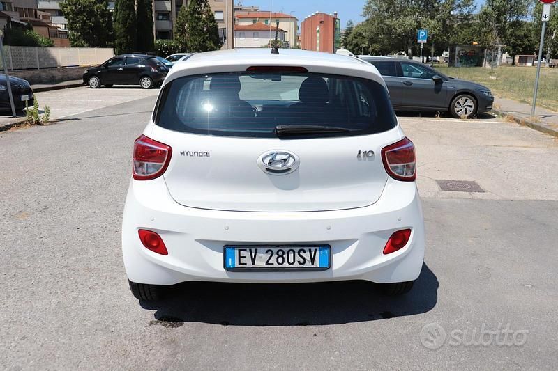 Usata Hyundai i10 67 CV (49 kW) 2014 Bianco Utilitaria
