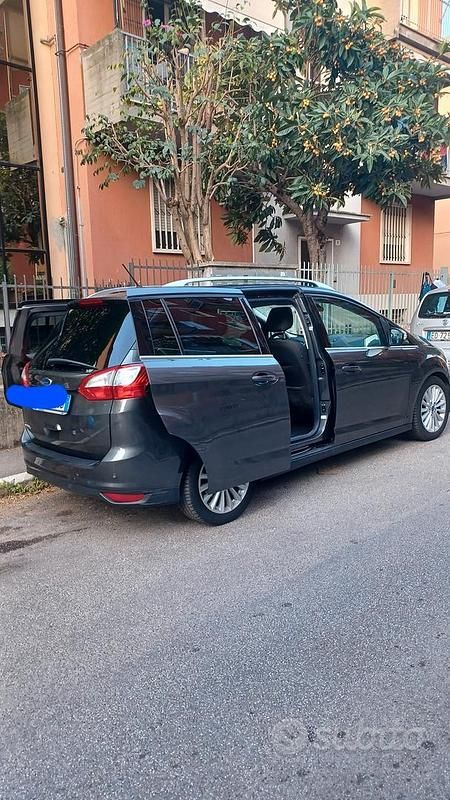 Käytetty Ford C-MAX Titanium 105 HP (77 kW) 2018 Harmaa Tila-auto