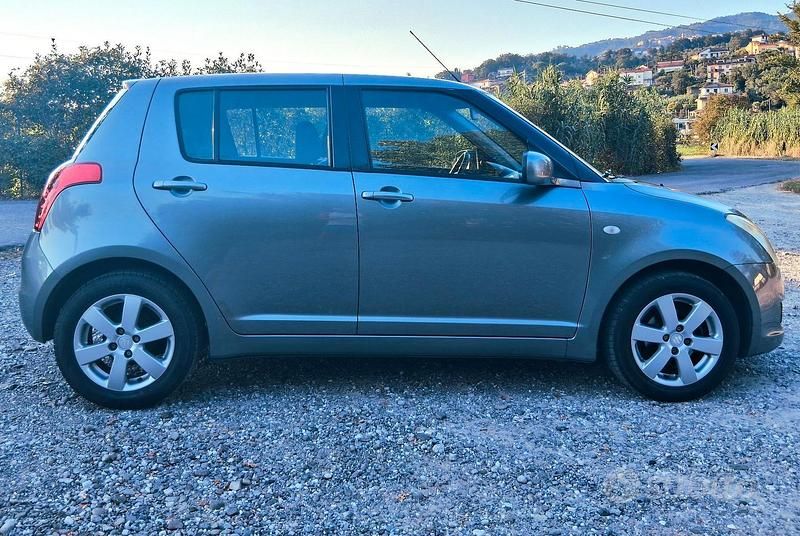 Second-hand Suzuki Swift 92 CP (67 kW) 2008 Gri Hatchback
