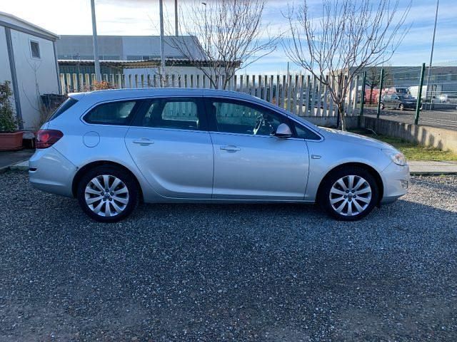 Usata Opel Astra Cosmo 116 CV (85 kW) 2011 Grigio Station wagon