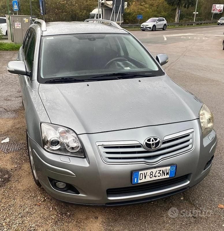 Usata Toyota Avensis 126 CV (92 kW) 2009 Grigio Station wagon