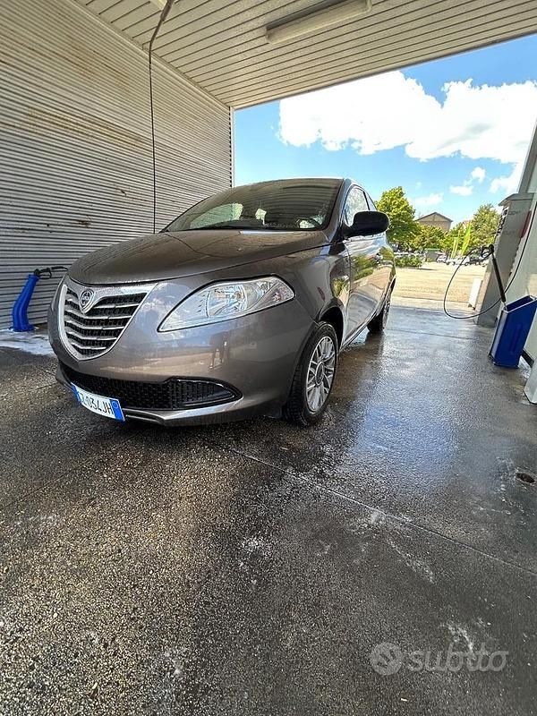 Usata Lancia Ypsilon 95 CV (69 kW) 2012 Grigio Utilitaria