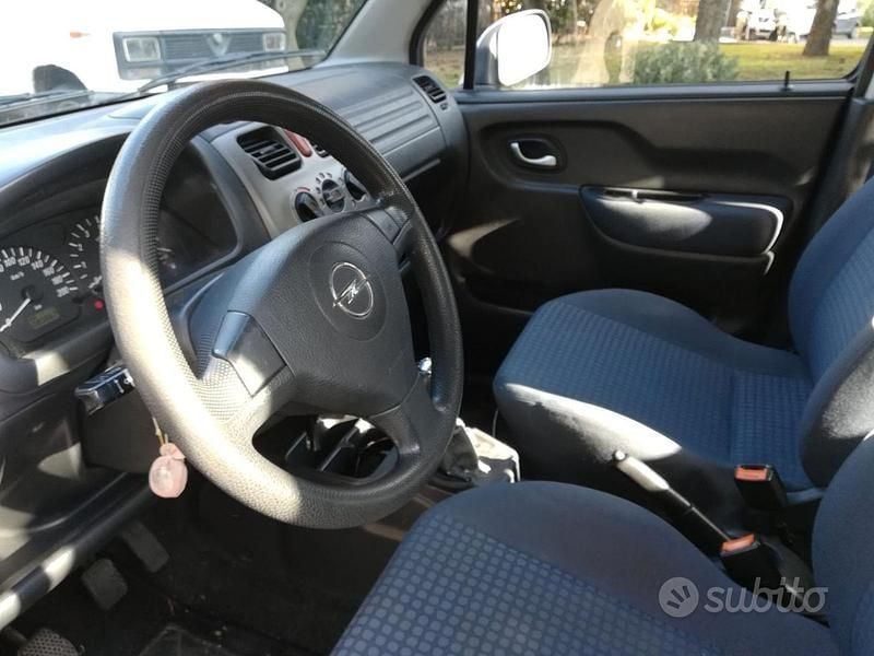 Usata Opel Agila 80 CV (58 kW) 2005 Grigio Utilitaria