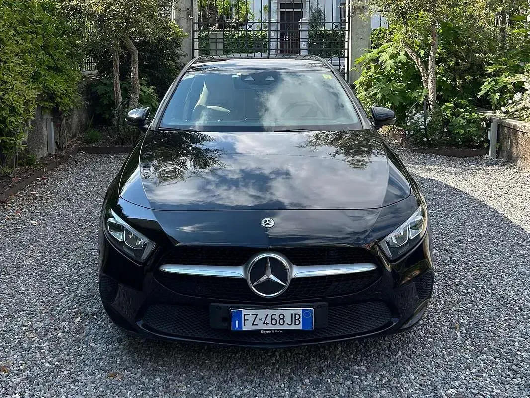 Usata Mercedes 180 116 CV (85 kW) 2019 Nero Berlina