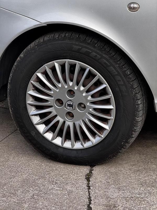 Usata Lancia Ypsilon 60 CV (44 kW) 2007 Argento Utilitaria