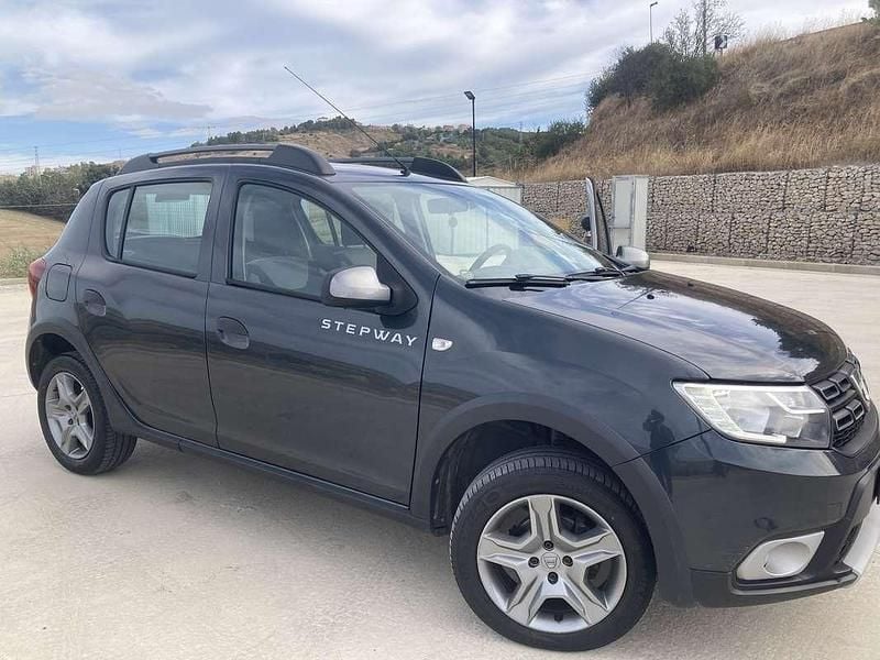 Usata Dacia Sandero Comfort 90 CV (66 kW) 2019 Grigio Utilitaria