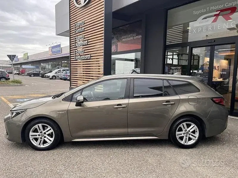 Usata Toyota Corolla Hybrid Active 122 CV (89 kW) 2021 Marrone Station wagon