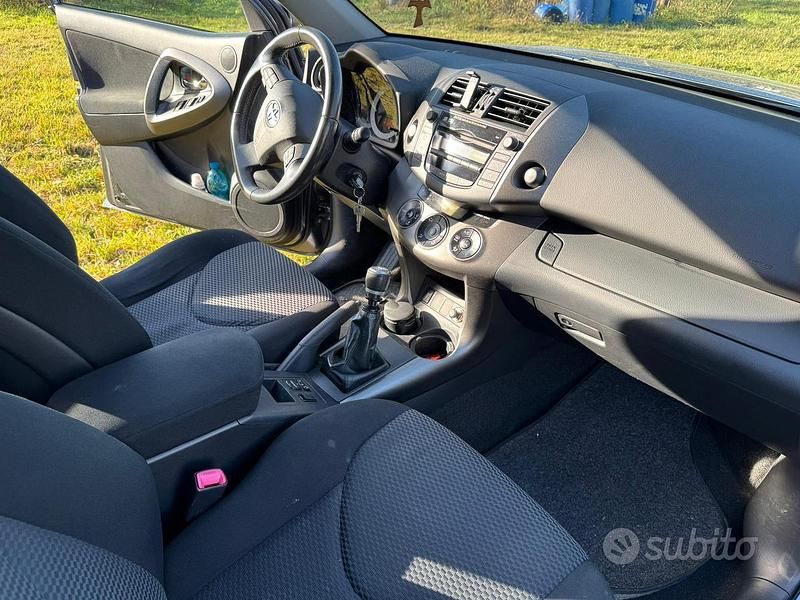 Usata Toyota RAV4 150 CV (110 kW) 2011 Nero SUV