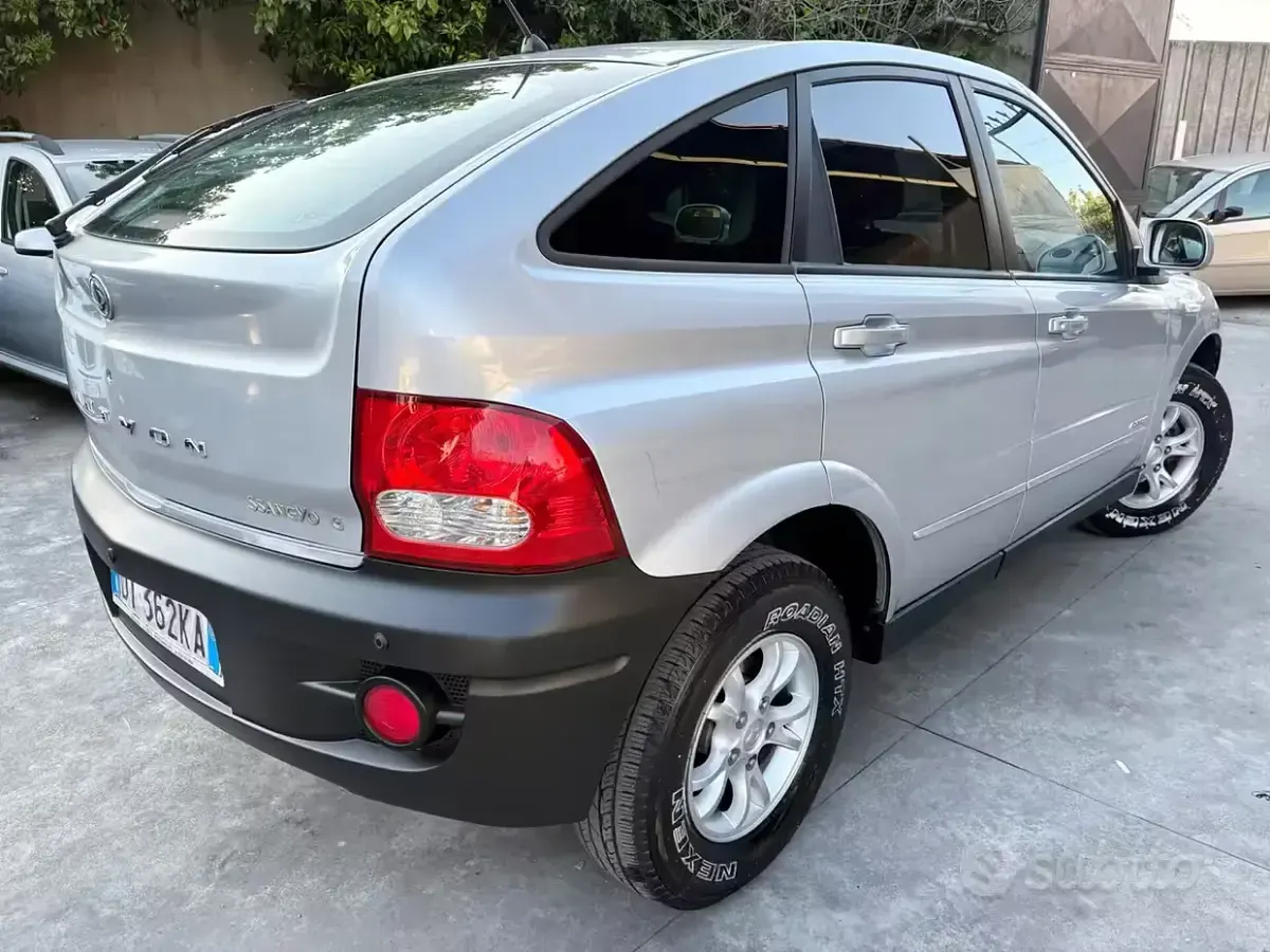 Usata SsangYong Actyon 141 CV (103 kW) 2008 Grigio SUV