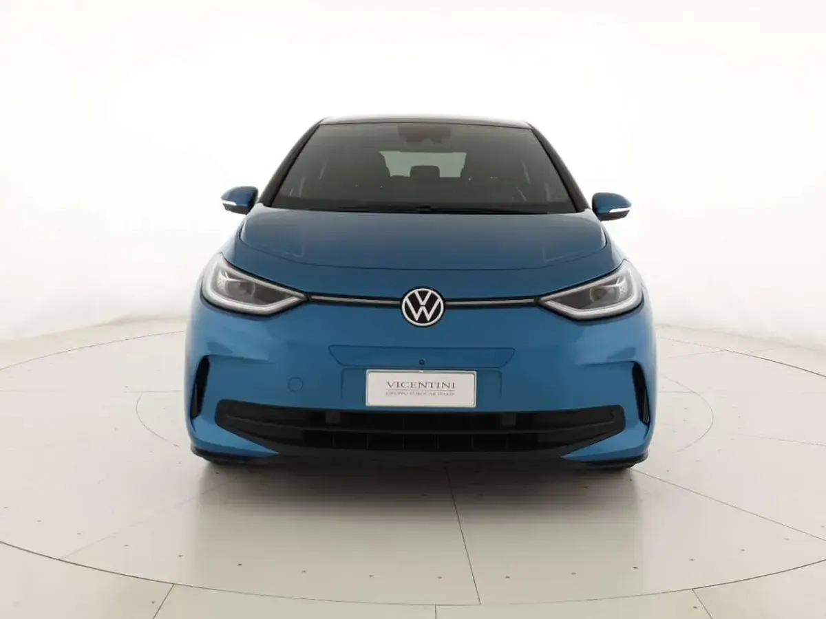 Usata VW ID.3 Pro Performance 150 kW (204 CV) 2024 Costa azul metallizzato nero Utilitaria