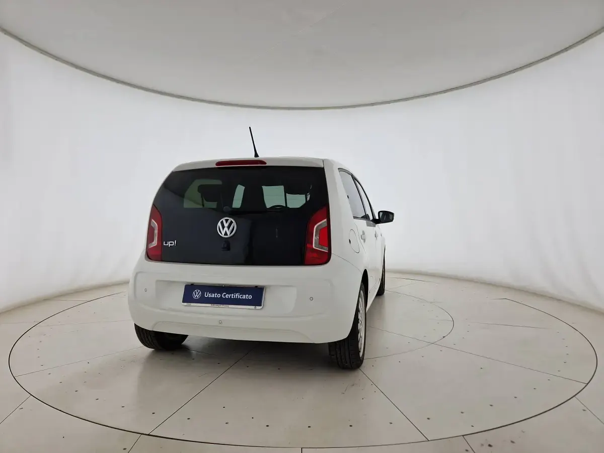 Usata VW up! Highline 75 CV (55 kW) 2016 Bianco pastello Utilitaria
