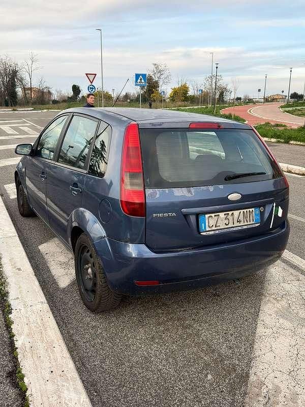 Usata Ford Fiesta 75 CV (55 kW) 2006 Blu/azzurro Utilitaria