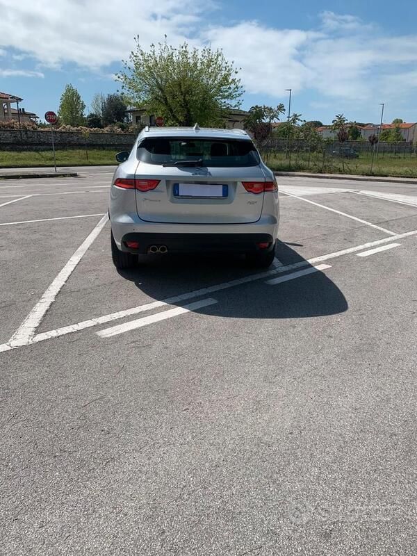 Usata Jaguar F-Pace 180 CV (132 kW) 2016 Grigio SUV