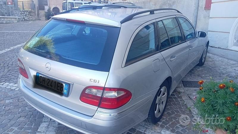 Usata Mercedes E270 177 CV (130 kW) 2003 Grigio Station wagon