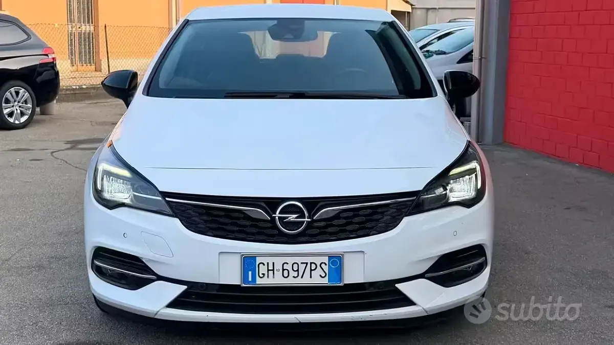 Usata Opel Astra Ultimate 122 CV (89 kW) 2021 Bianco Berlina