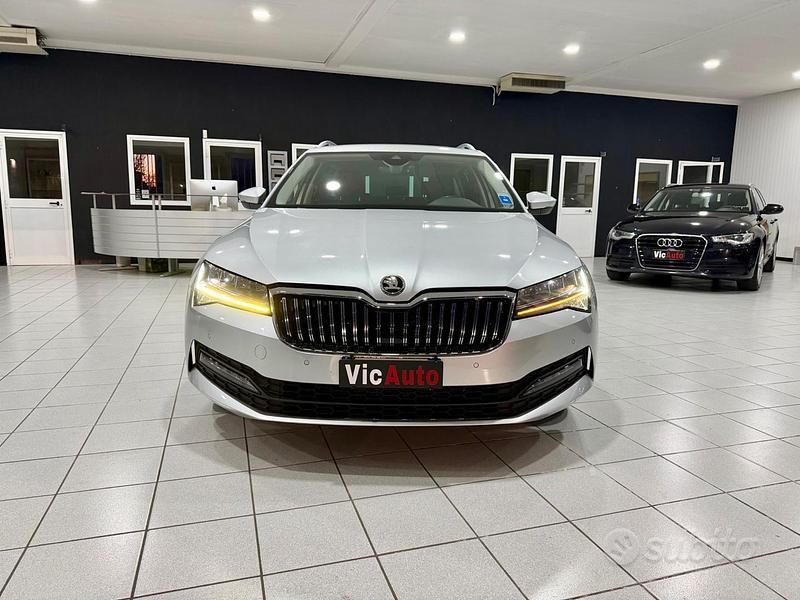 Usata Skoda Superb Style 119 CV (87 kW) 2020 Grigio Station wagon