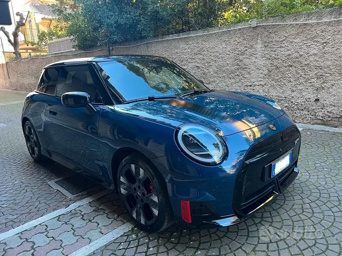 Usata Mini Cooper 189 kW (258 CV) 2025 Blu/azzurro Utilitaria