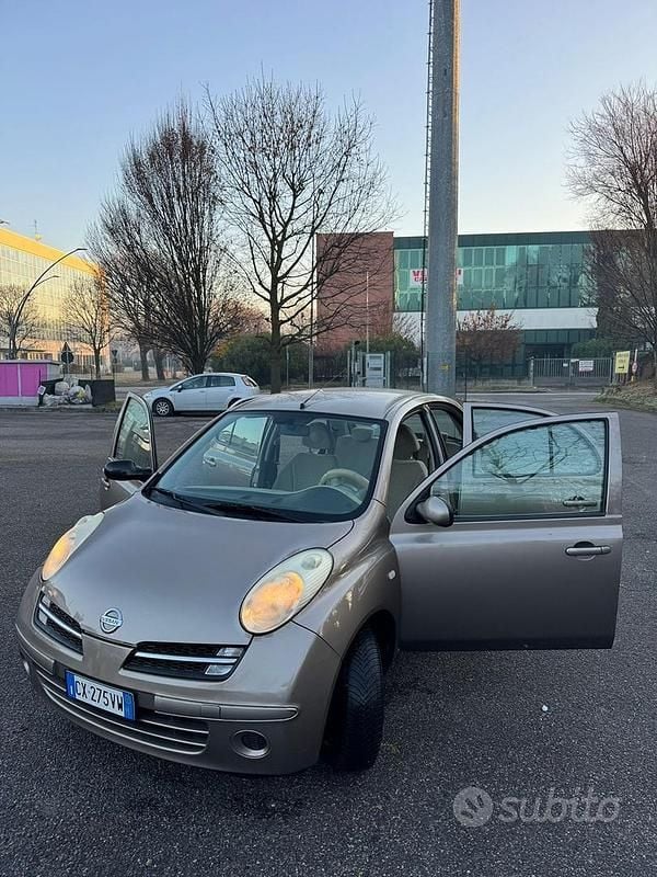 Marrone Usata 2005 Nissan Micra Acenta Tre volumi | 2500 € (Buon prezzo) - Immagine 1/4