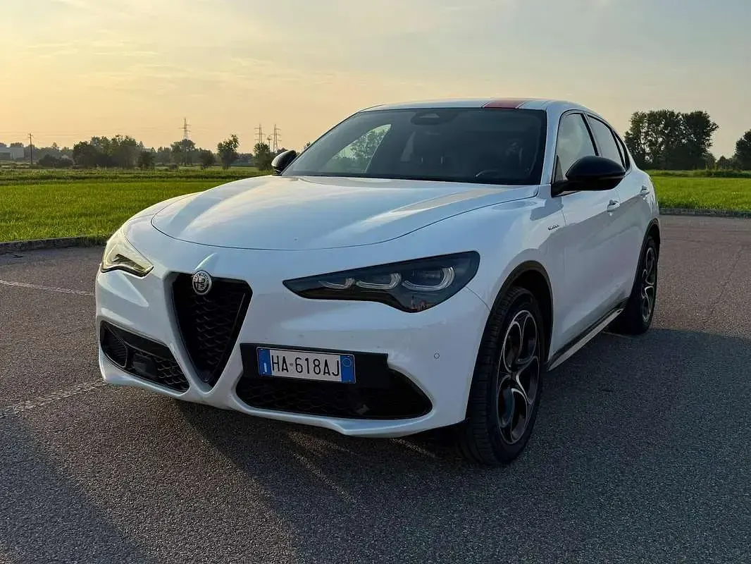 Usata Alfa Romeo Stelvio Veloce 209 CV (153 kW) 2025 Bianco SUV