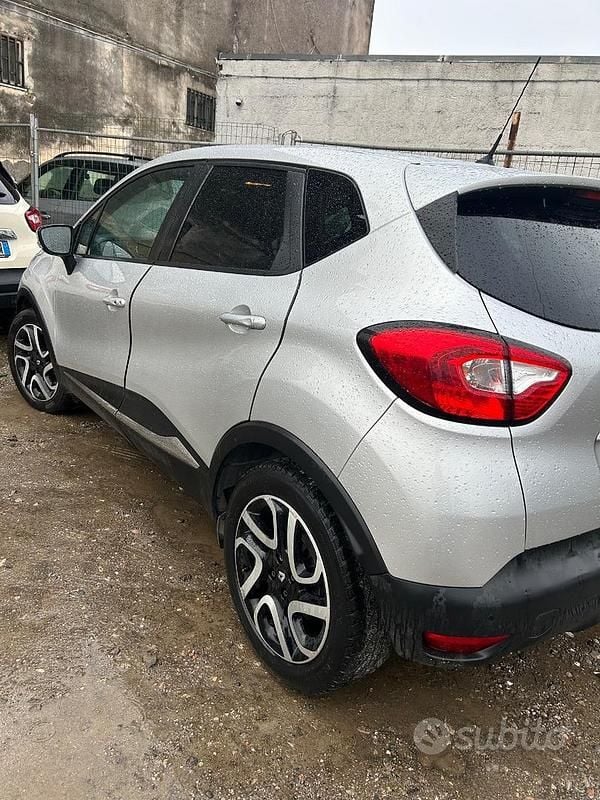 Usata Renault Captur 90 CV (66 kW) 2013 Grigio SUV