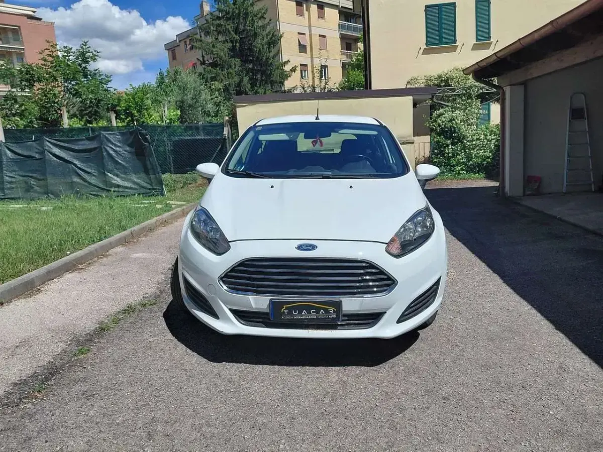 Usata Ford Fiesta Titanium 80 CV (58 kW) 2013 Bianco Berlina