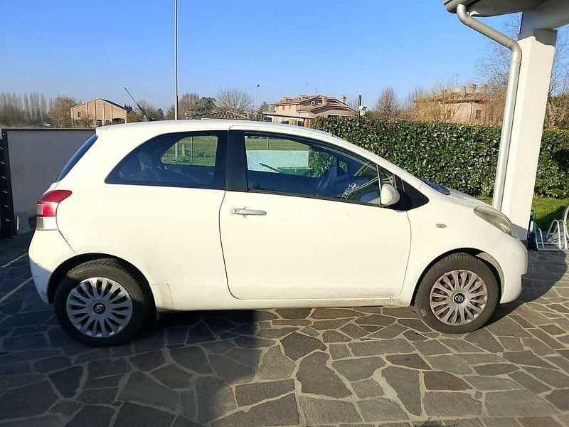 Usata Toyota Yaris Sol 69 CV (50 kW) 2010 Berlina