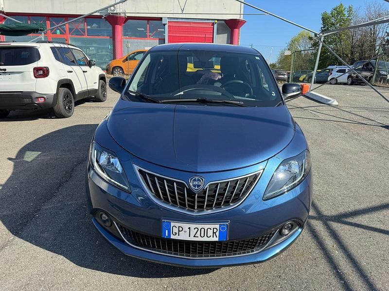 Usata Lancia Ypsilon Gold 69 CV (50 kW) 2023 489 blu Utilitaria