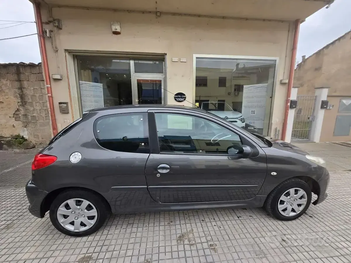 Usata Peugeot 206+ 68 CV (50 kW) 2011 Grigio Utilitaria